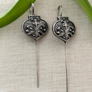 Neddle earcuff with intricate heart shape design