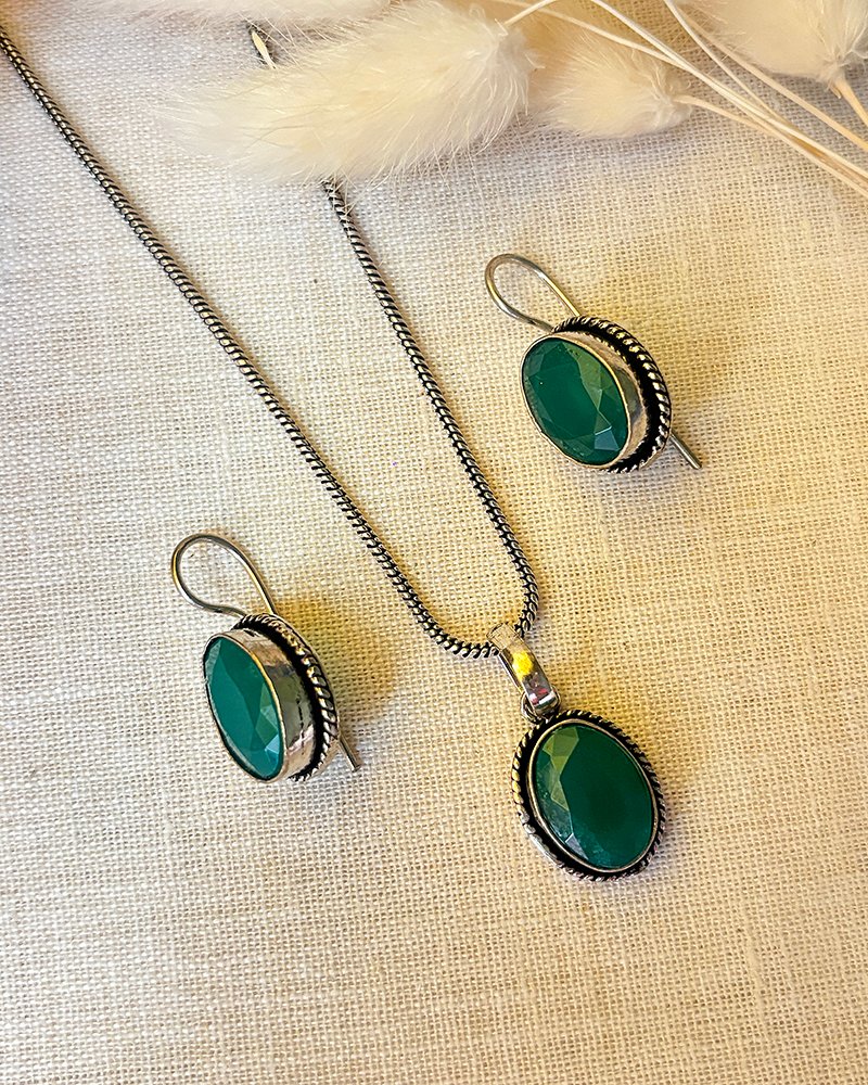 Green stone pendent set - Image 2