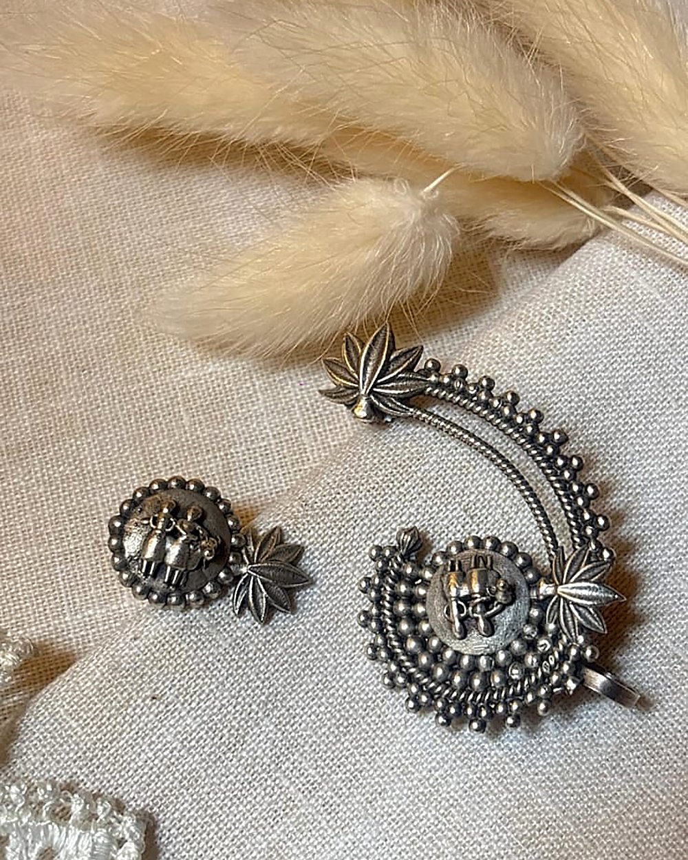 Anek Asymmetric Ear Set