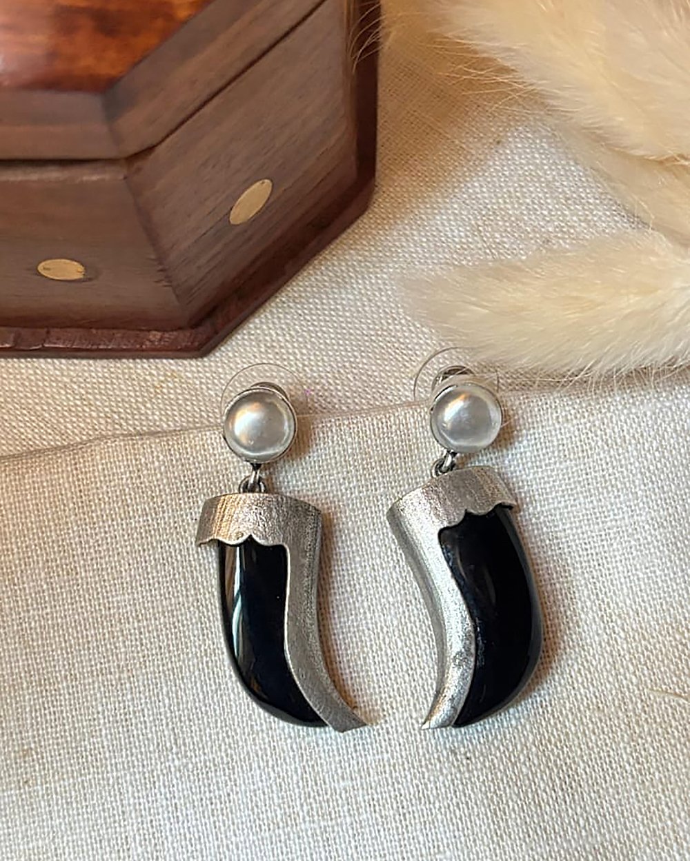 Noir Fang Pearl Drops